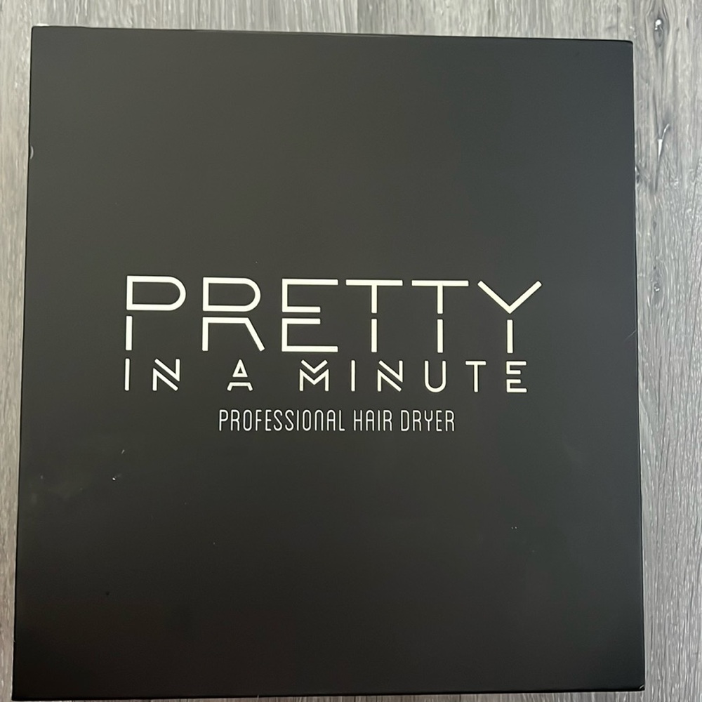 Pretty in a Minute professional hairdryer